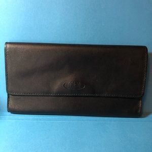 Big Skinny Women’s tri-fold wallet